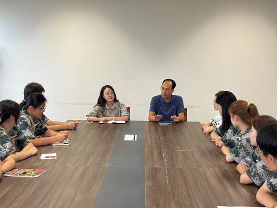 PG电子
召开2025级新生座谈会